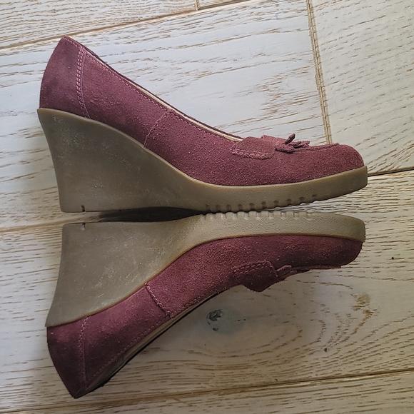 🍒Ugg Berry Suede Sherpa lined wedges 7 - Picture 3 of 6
